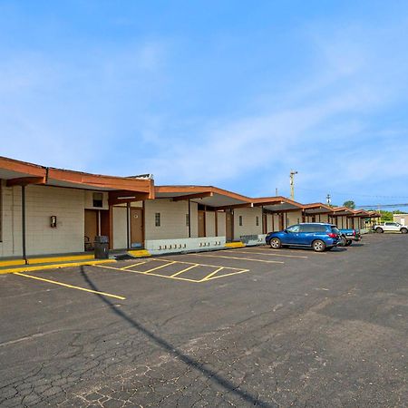 Great Lakes Inn & Suites South Haven Exterior photo