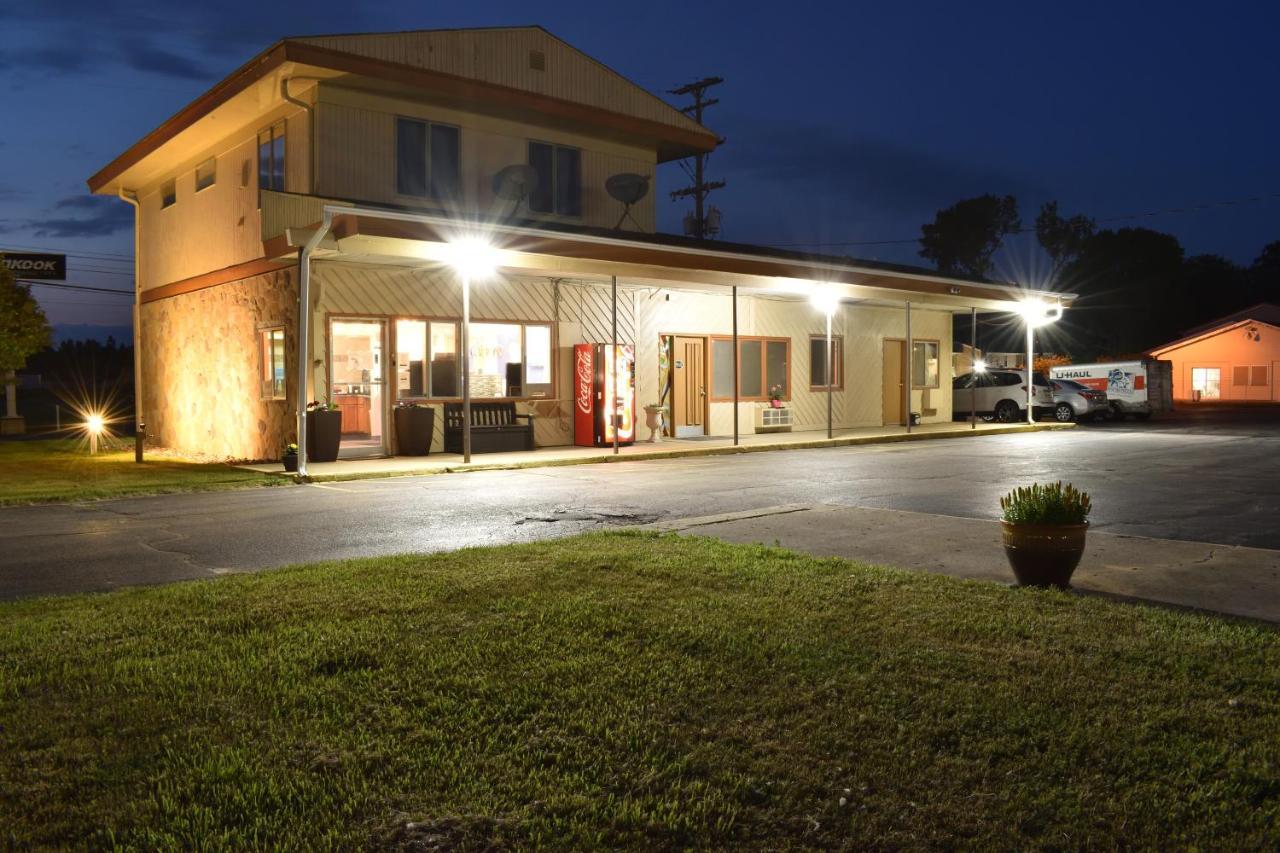 Great Lakes Inn & Suites South Haven Exterior photo