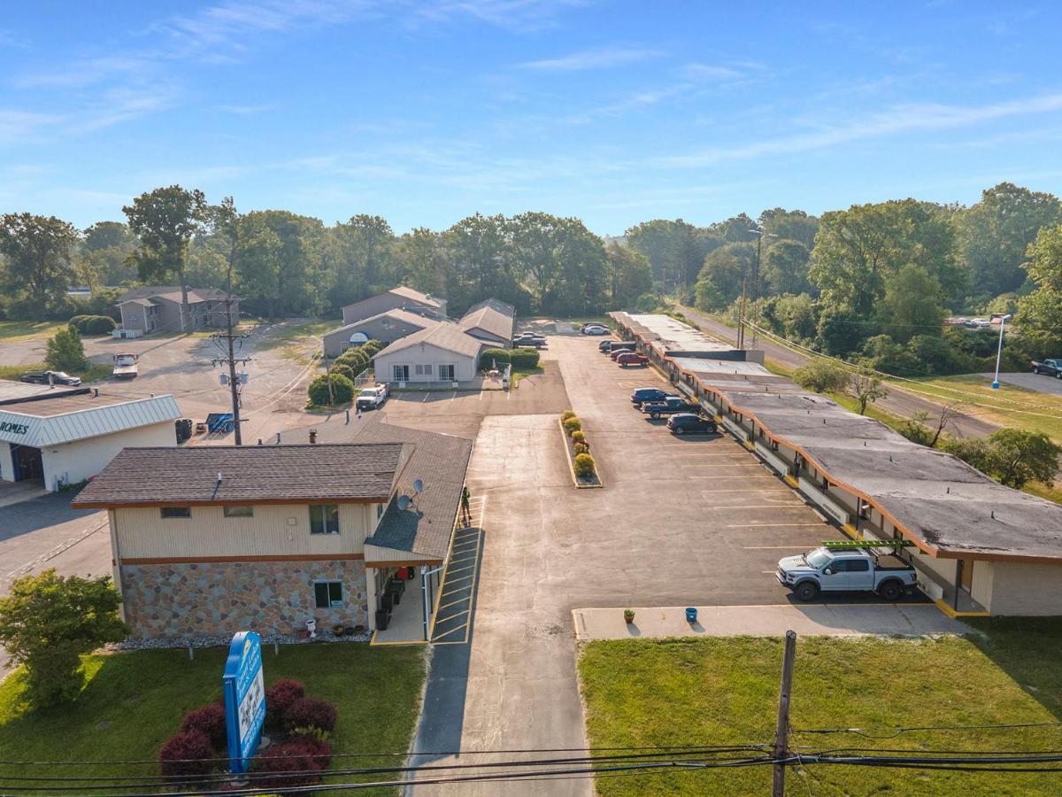 Great Lakes Inn & Suites South Haven Exterior photo