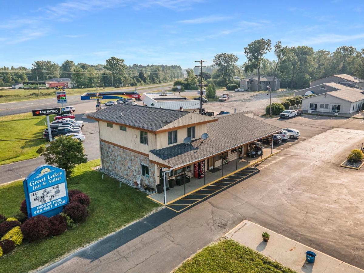 Great Lakes Inn & Suites South Haven Exterior photo