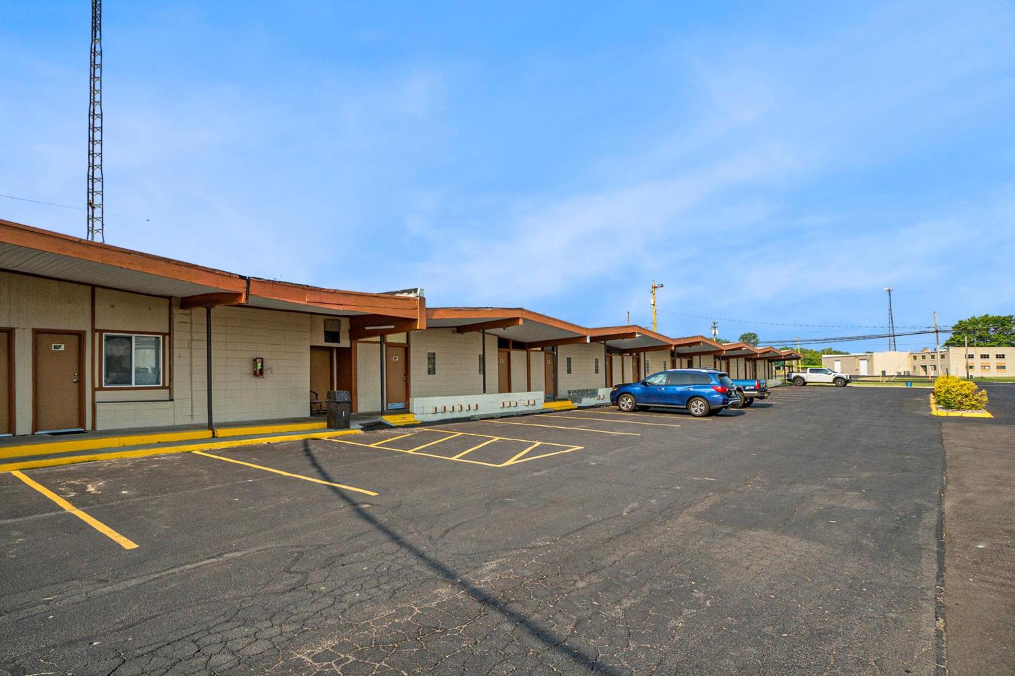 Great Lakes Inn & Suites South Haven Exterior photo