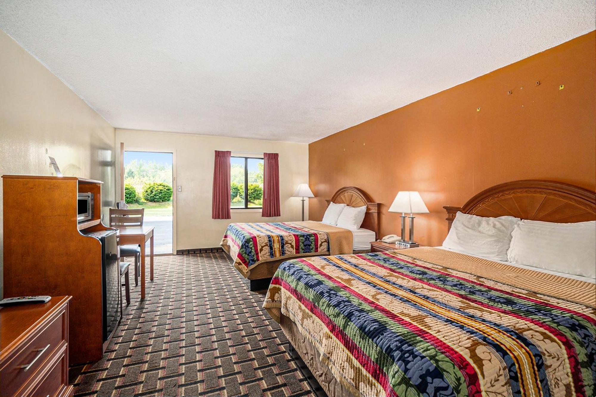Great Lakes Inn & Suites South Haven Room photo
